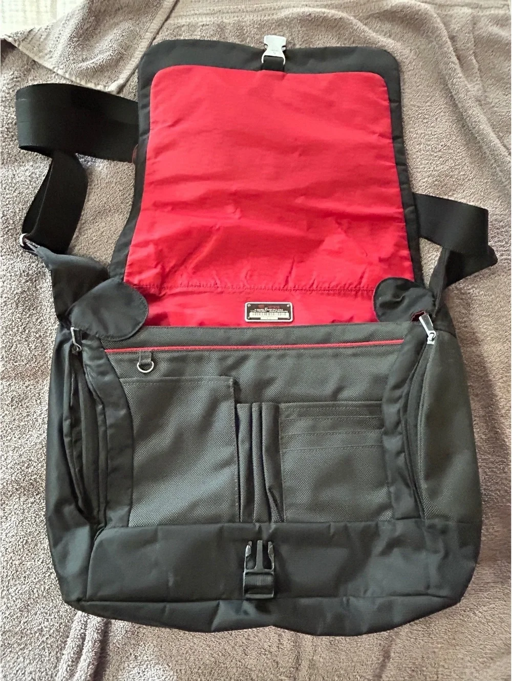 TUMI T-TECH 16” EXPANDABLE MESSENGER LAPTOP NYLON SHOULDER BLACK BAG 5112D